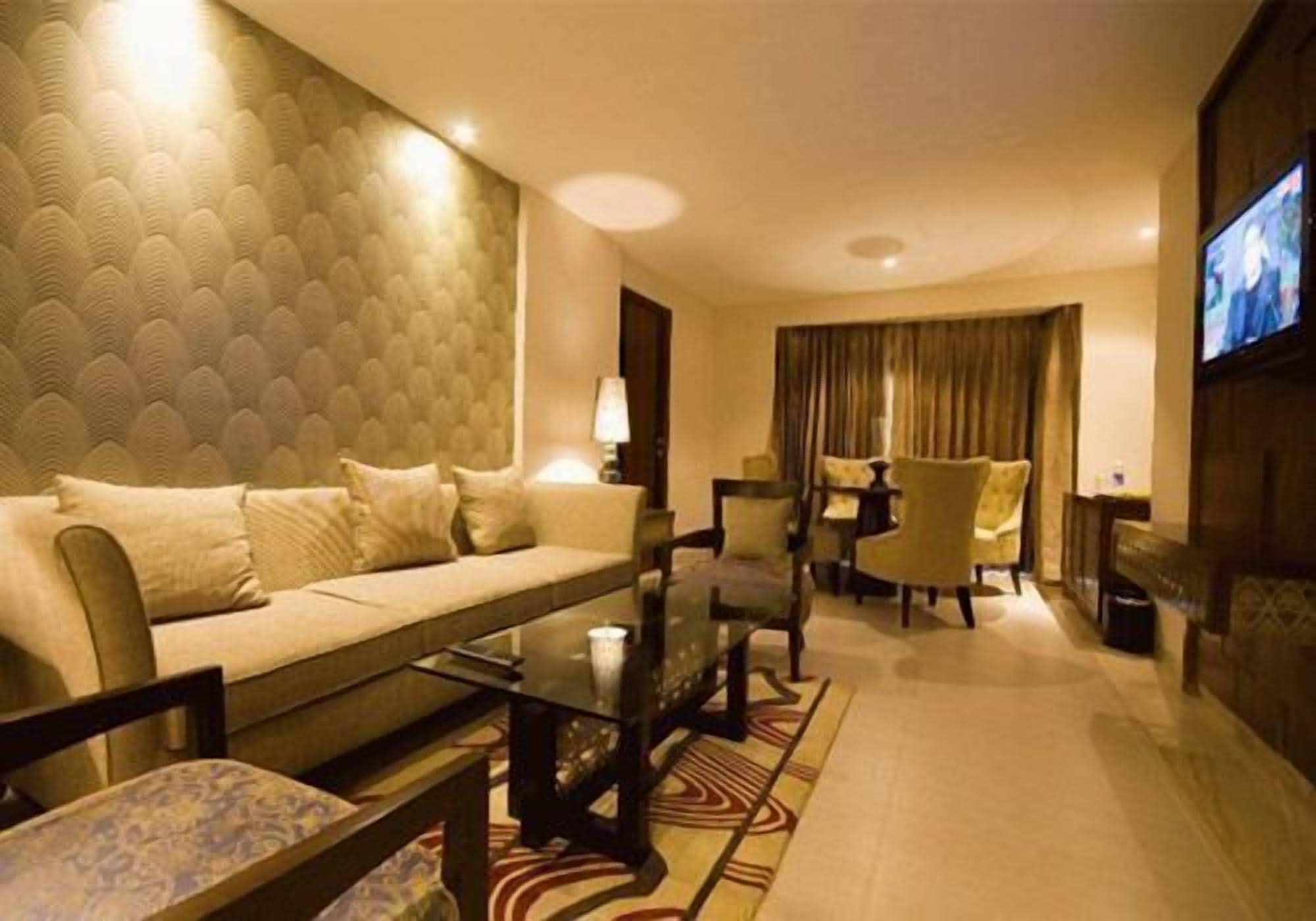 Hotel The Fern, Divisione di Jaipur Esterno foto
